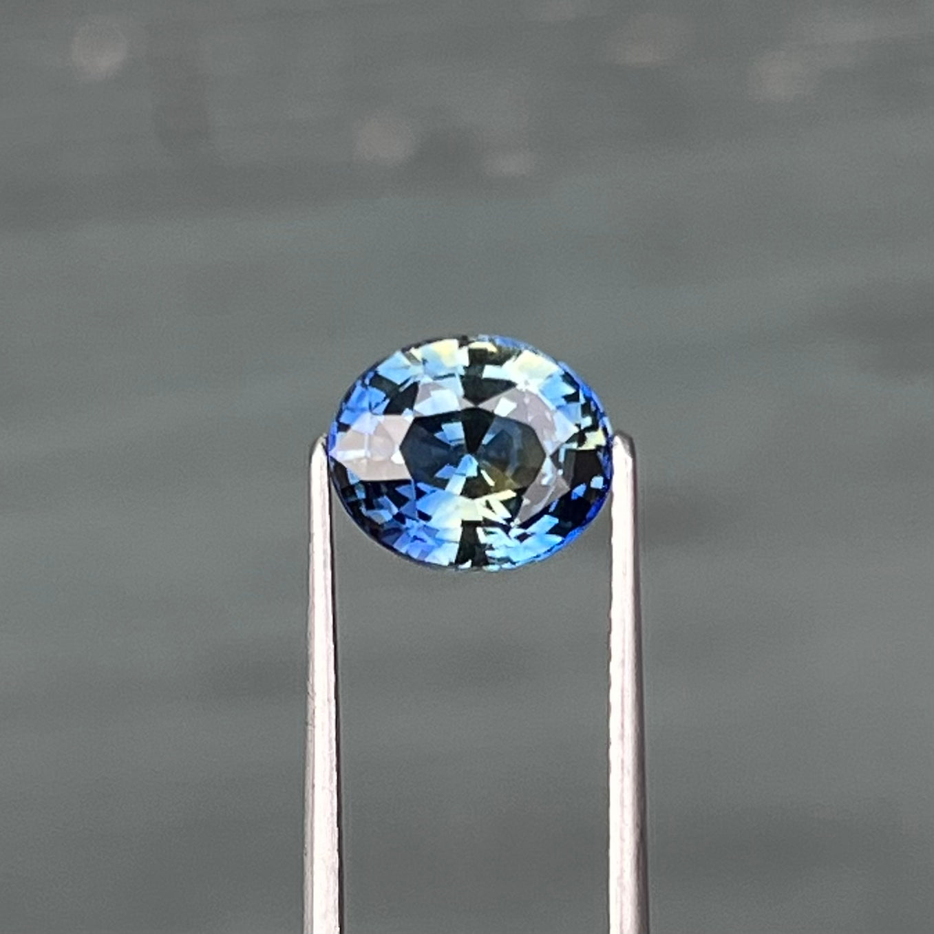 1.97ct Blue & Yellow Bi-colour Sapphire - 8.39 x 6.96 x 4.75mm