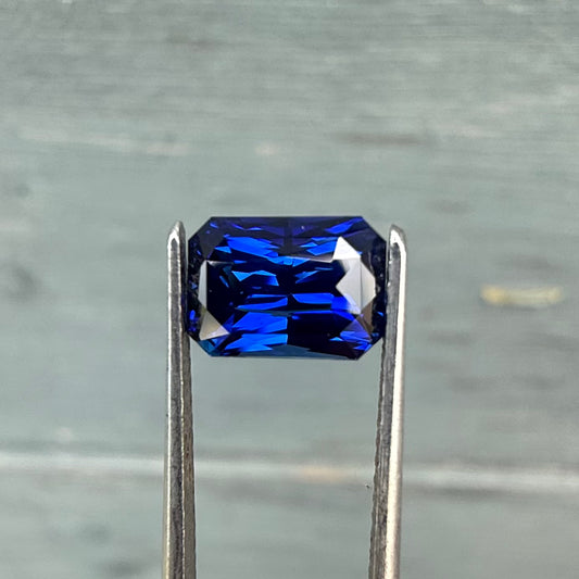 2.27ct Royal Blue Sapphire - 7.71 x 5.73 x 4.92mm