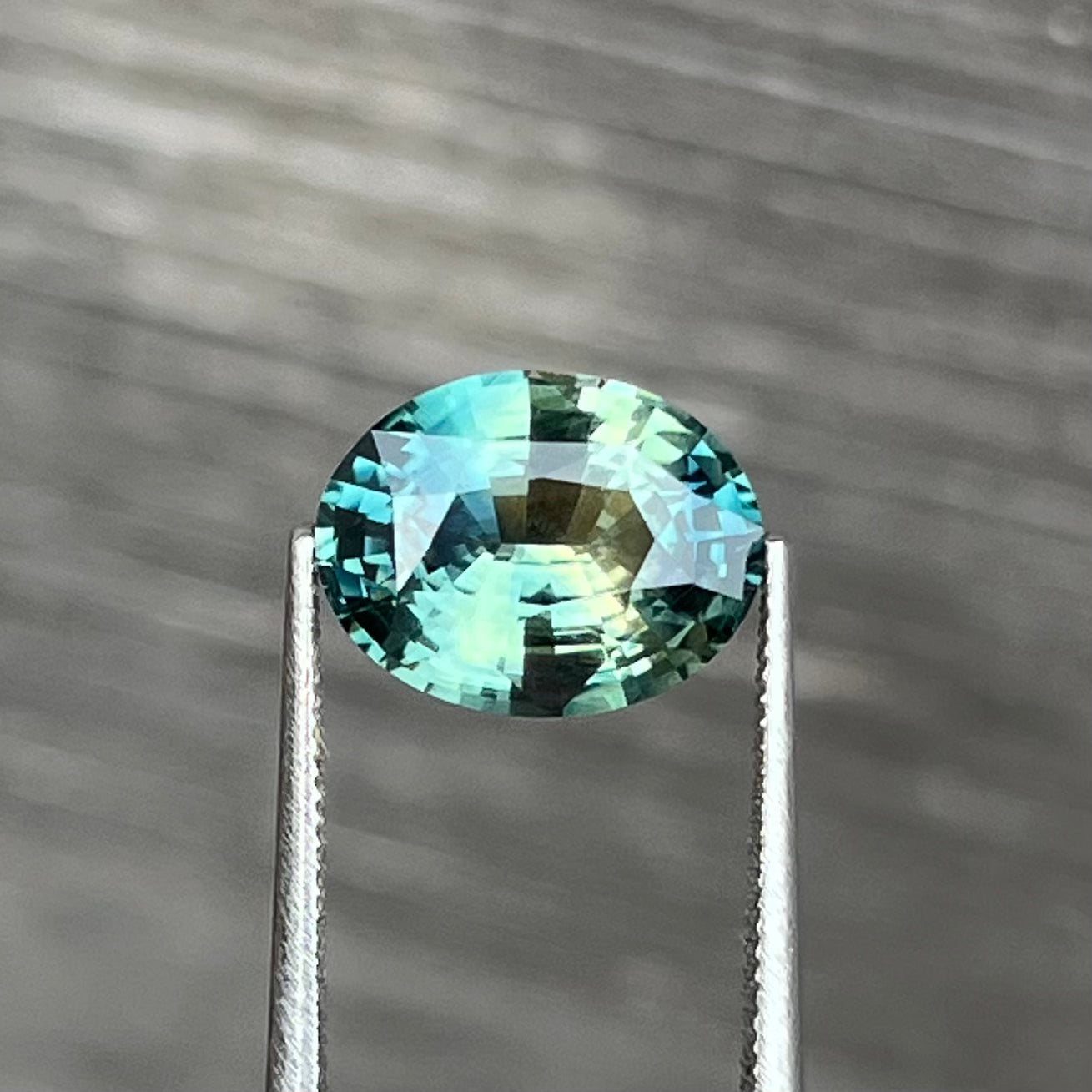 4.01ct Unheated Bi-Colour Teal Sapphire