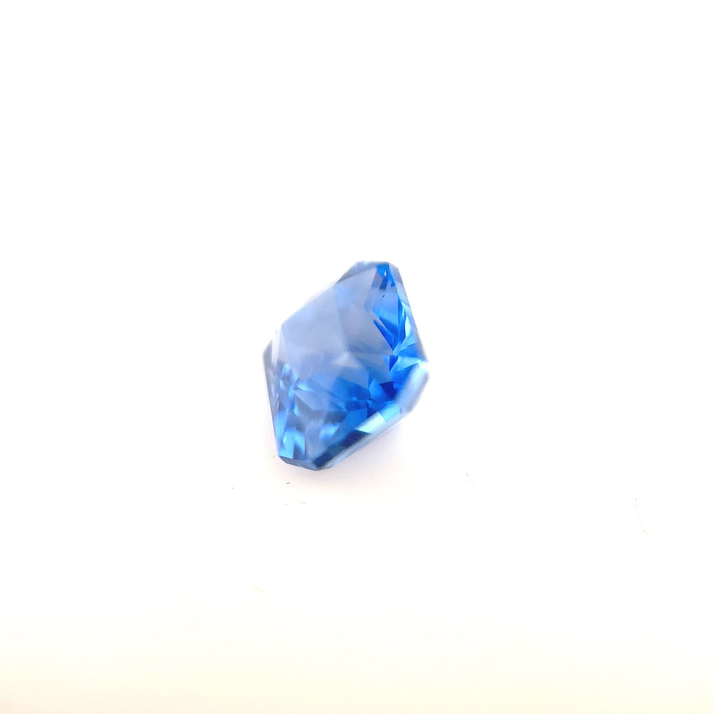 1.57ct Medium Cornflower Blue Sapphire - 6.92 x 5.32 x 4.12mm