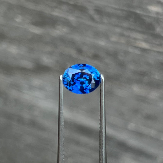 1.27ct Royal Blue Sapphire - 6.88 x 5.47 x 4.02mm