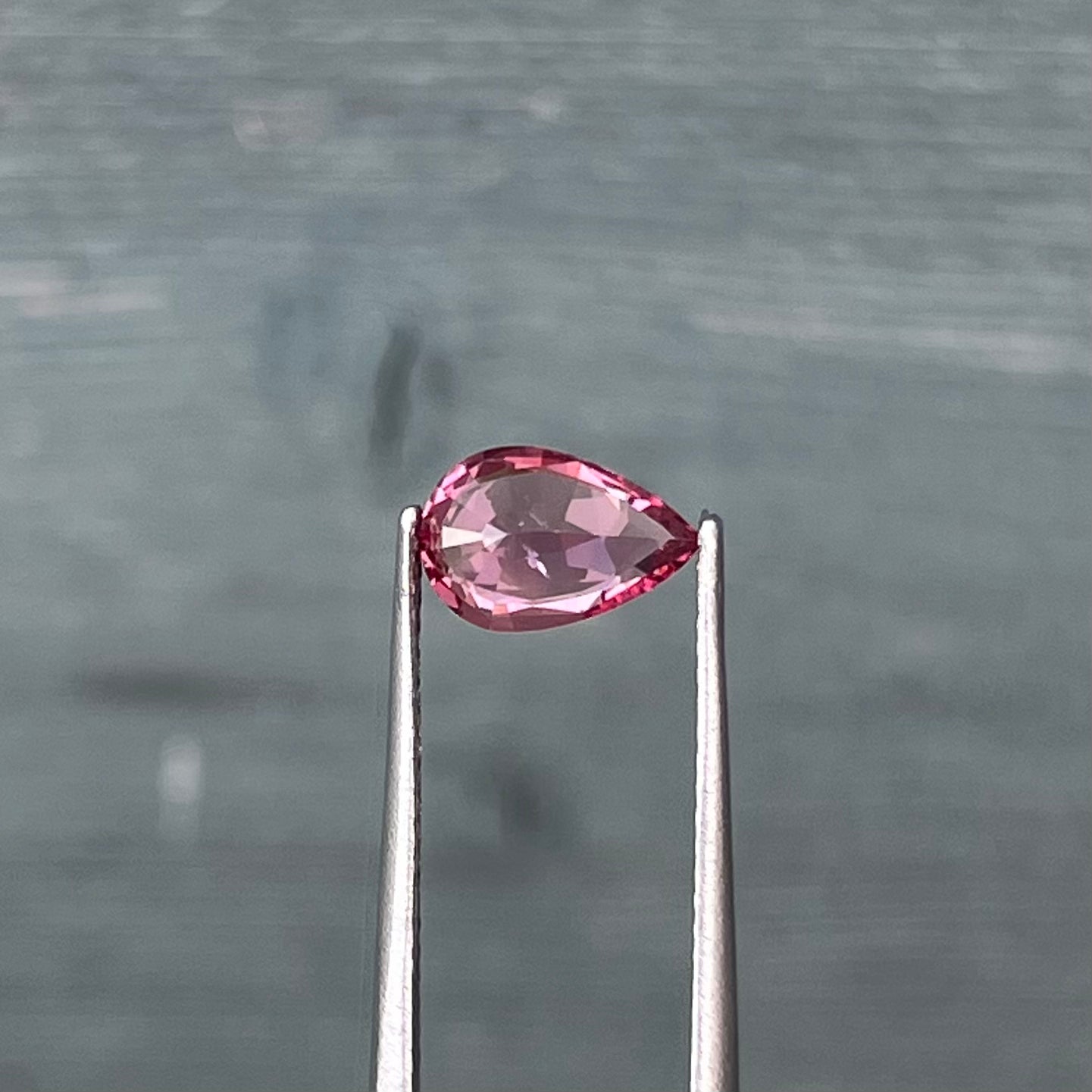 1.05ct Unheated Pink Sapphire - 8.20 x 5.42 x 3.10mm - with GIA Report