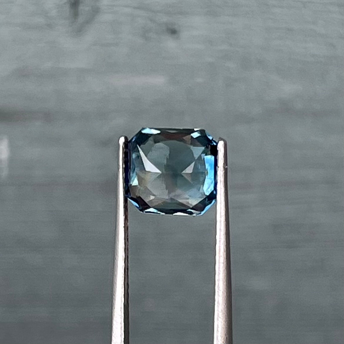 2.33ct Unheated Blue Green Bi-colour Sapphire - 7.84 x 7.16 x 4.76mm