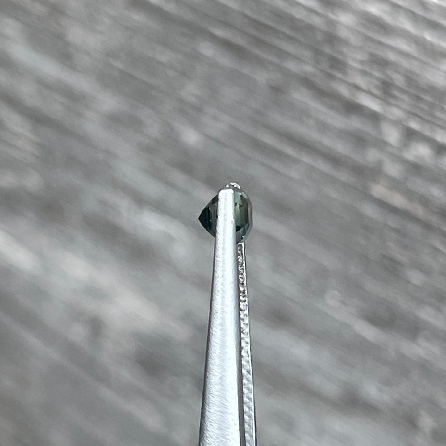 1.47ct Unheated Bi-colour Green Sapphire - 6.79 x 5.22 x 4.52mm
