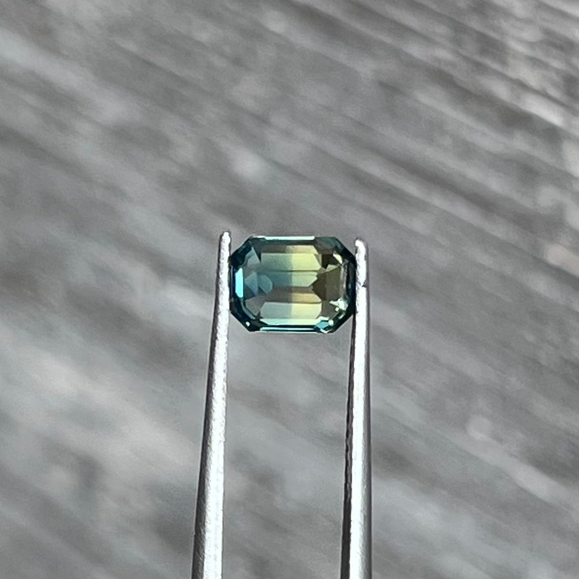 1.47ct Unheated Bi-colour Green Sapphire - 6.79 x 5.22 x 4.52mm