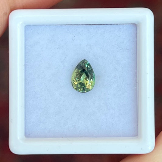 0.97ct Bi-Colour Green Sapphire