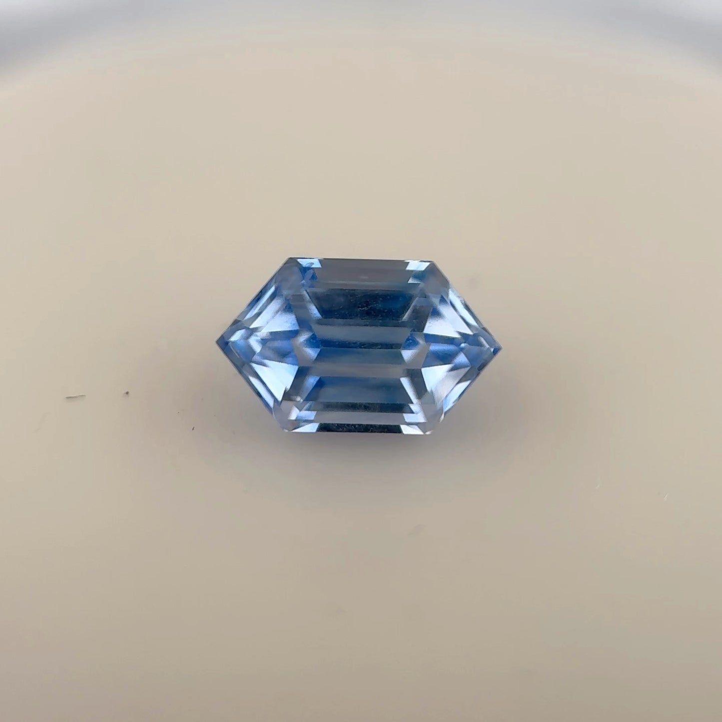 1.08ct Blue Sapphire - 7.28 x 4.35 x 3.86mm