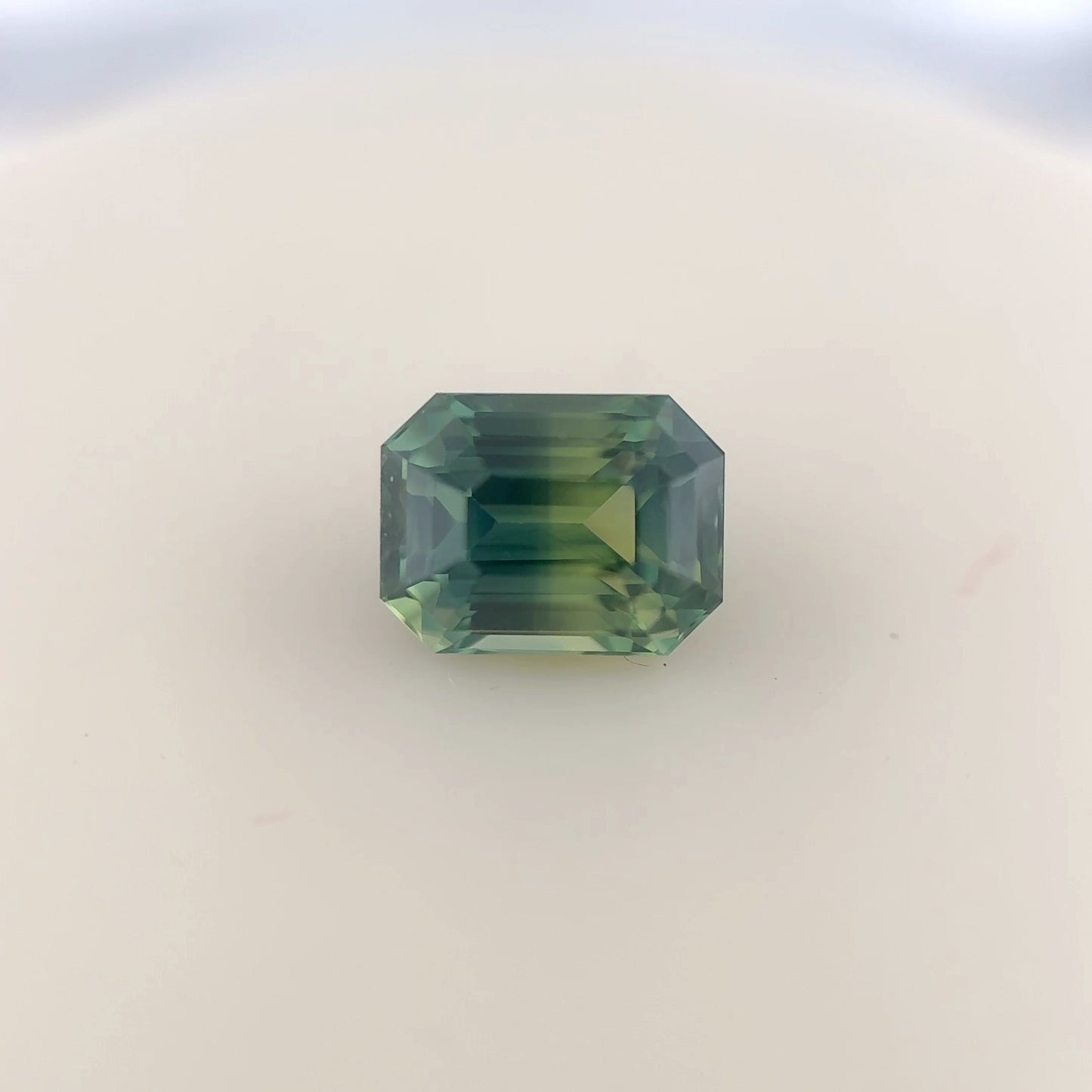 1.47ct Unheated Bi-colour Green Sapphire - 6.79 x 5.22 x 4.52mm