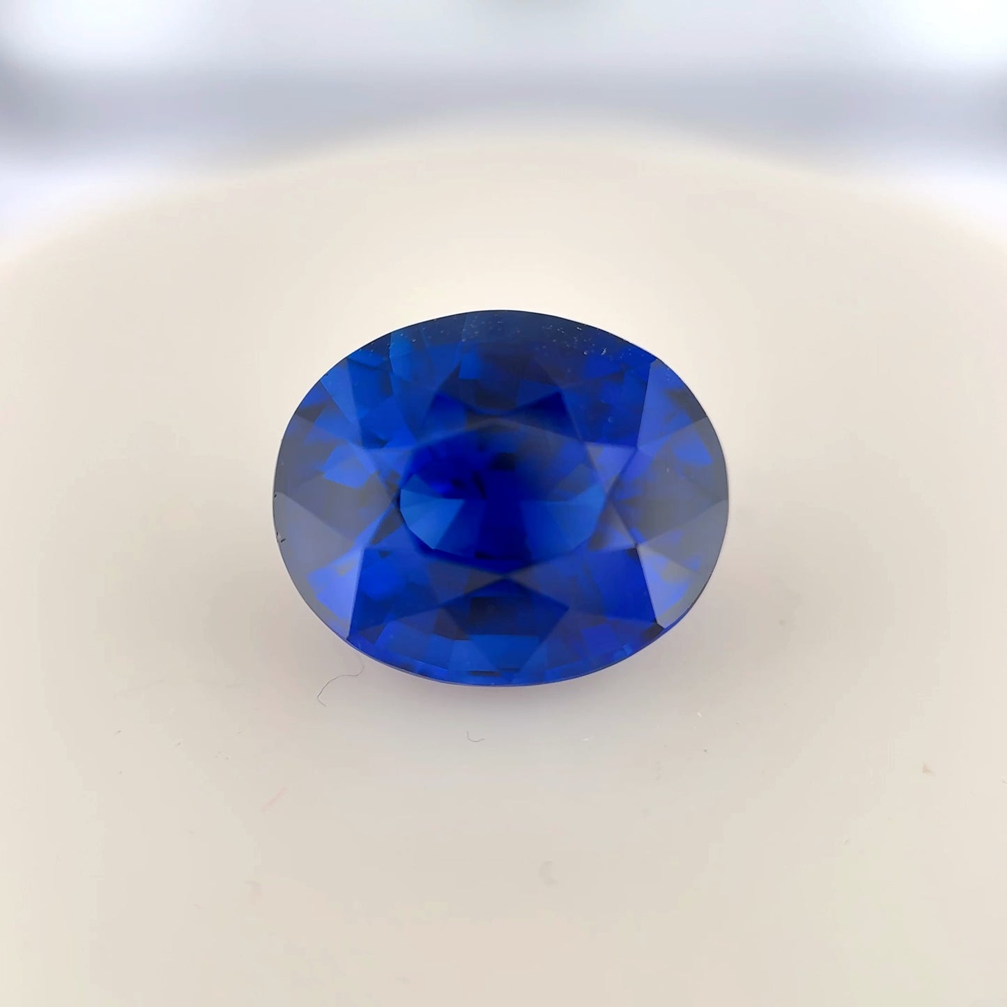 4.25ct Royal Blue Sapphire - 10.40 x 8.52 x 5.92mm