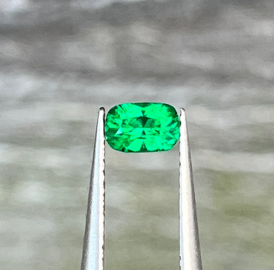 0.43ct Vivid Green Emerald - No Oil