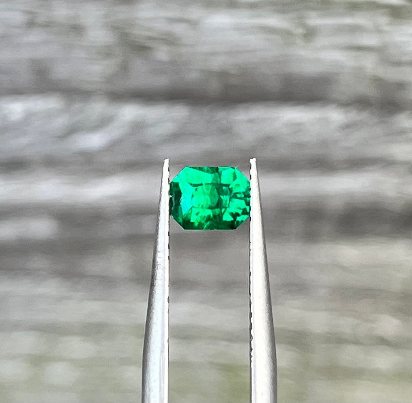 0.75ct Vivid Green Emerald
